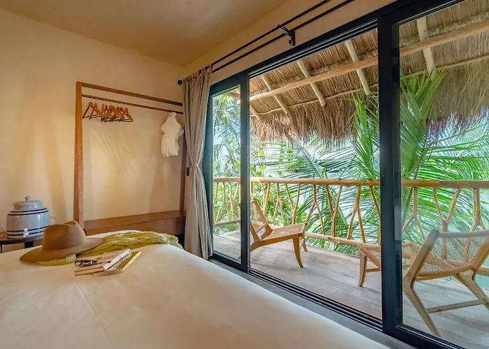 Casa Ganesh Beachfront Hotel 4*