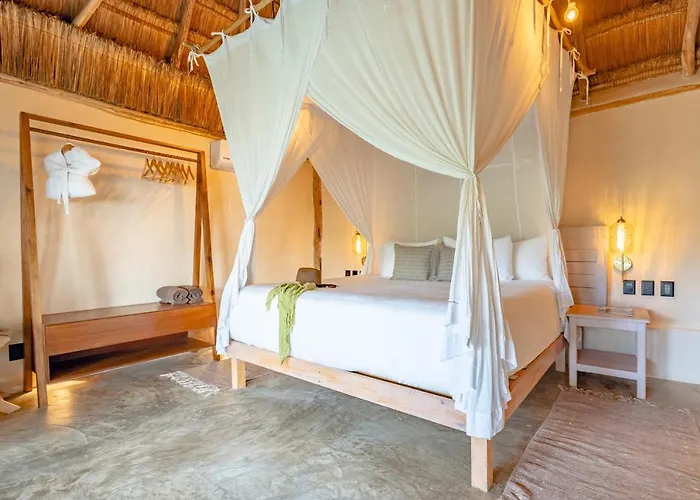 Casa Ganesh Beachfront Hotel 4*