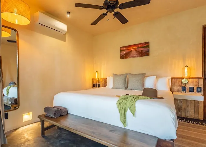 Casa Ganesh Beachfront Hotel
