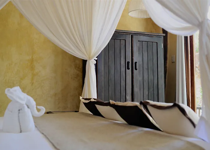 Casa Ganesh Beachfront Hotel 4*