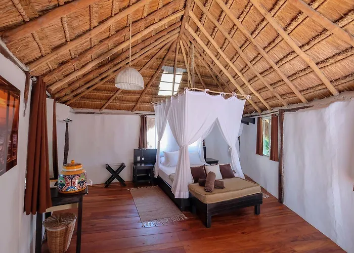Casa Ganesh Beachfront Hotel 4*