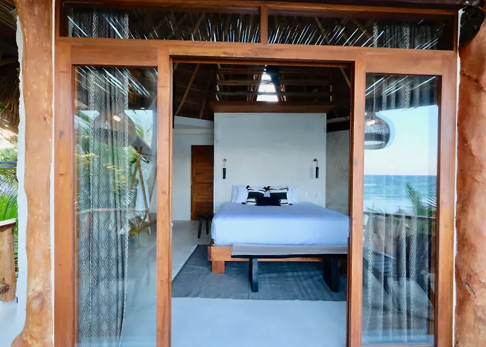 Casa Ganesh Beachfront 4*
