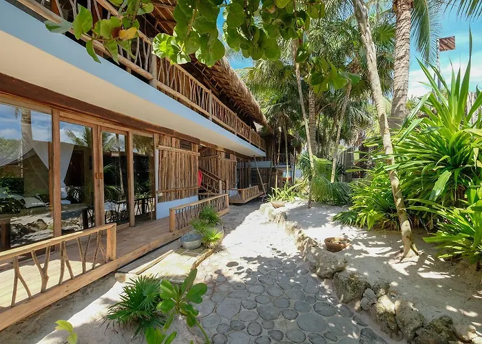Casa Ganesh Beachfront Hotel 4*