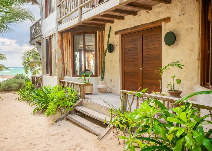 Casa Ganesh Beachfront Hotel