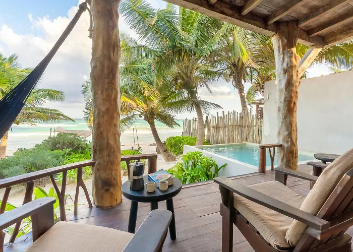 Casa Ganesh Beachfront Hotel