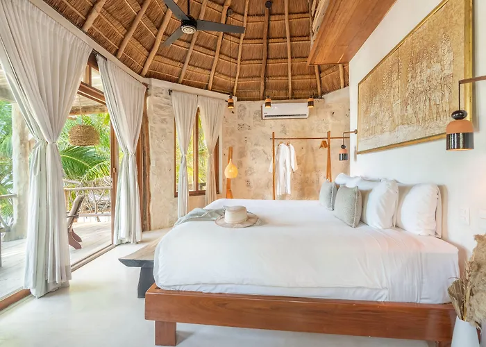 Casa Ganesh Beachfront Hotel