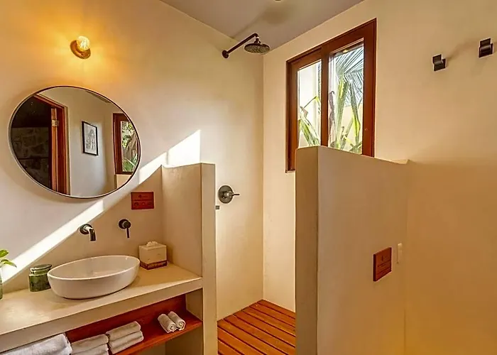 Casa Ganesh Beachfront Hotel 4*