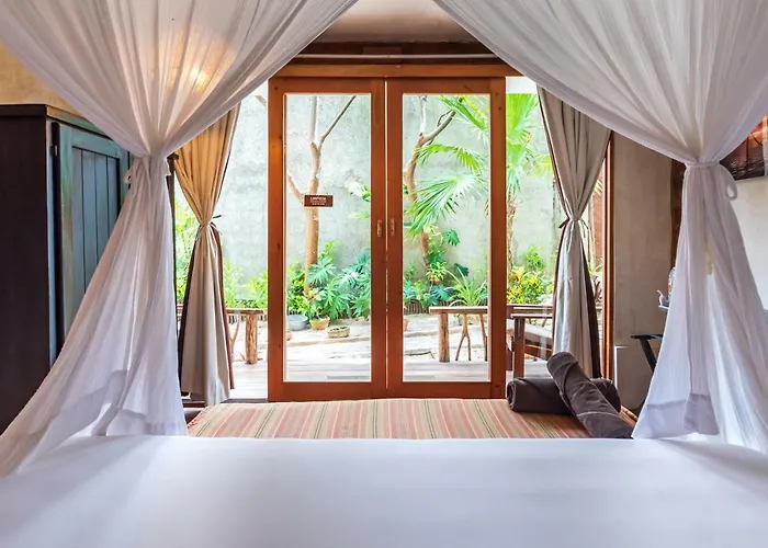 Casa Ganesh Beachfront Hotel 4*